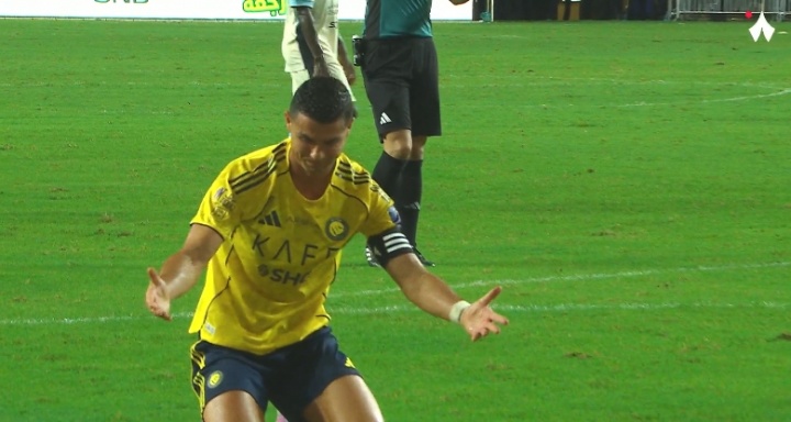 乐鱼体育登陆网页-科曼底线送出传中，C罗爆射高出横梁显沮丧