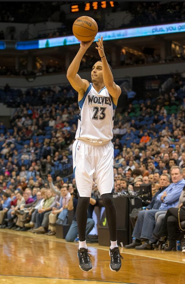 从王牌到老板 当初火箭换来哈登的马丁退役后在干什么?