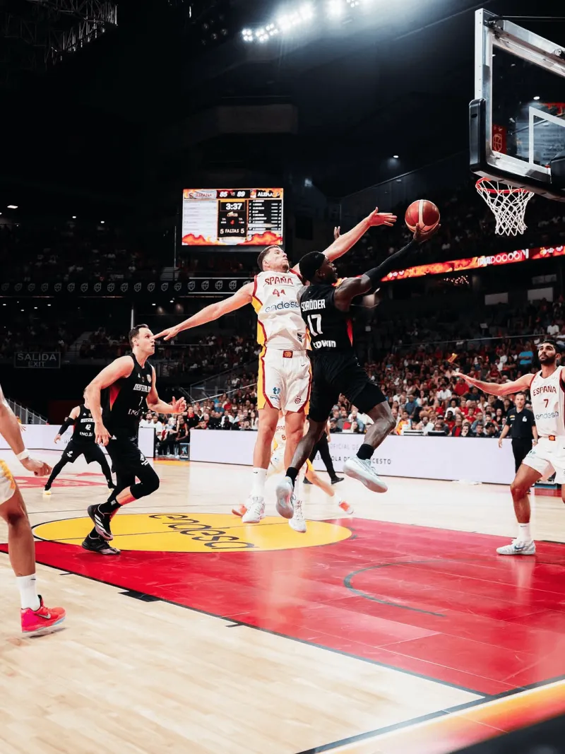 乐鱼体育-施罗德今日穿着蓝天白云配色All-Pro Nitro,得到24分10助攻