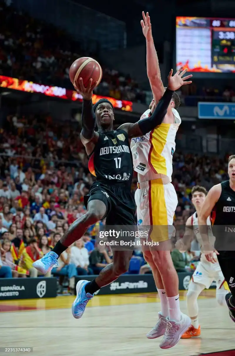 乐鱼体育-施罗德今日穿着蓝天白云配色All-Pro Nitro,得到24分10助攻