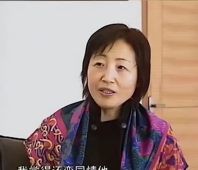 乐鱼体育下载-宗庆后去世那天,他老婆施幼珍在殡仪馆侧门的花圈后站了一会儿