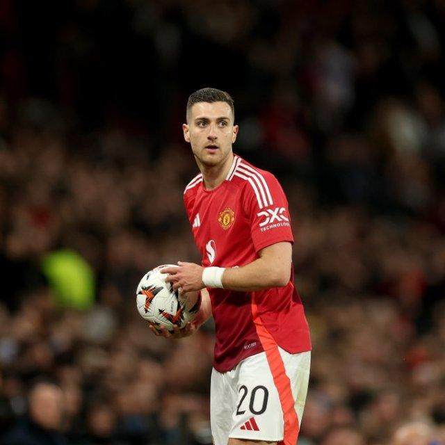 1745626130932003968.jpg 【早报】战又不战,退又不退,却是何故?