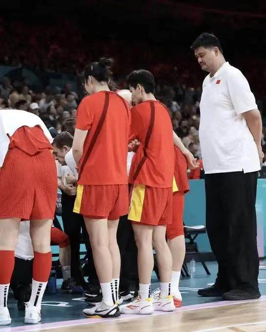 乐鱼体育登陆网页-【早报】杜兰特开挂，美国男篮狂胜展现统治力！