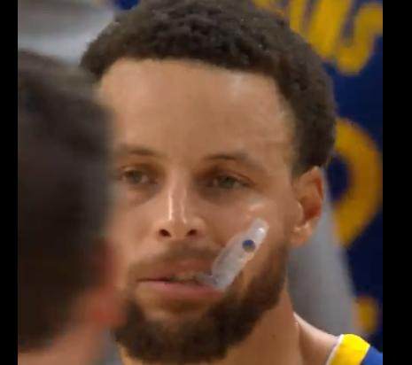 乐鱼体育登陆网页-勇士黑色7分钟！库里咬牙套发呆 科尔雪藏1人犯错