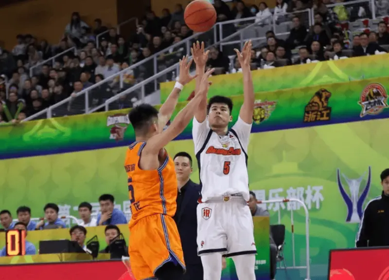 leyusports-媒体人:上海广东锋线差距过大,广东应抓住窗口期升级阵容