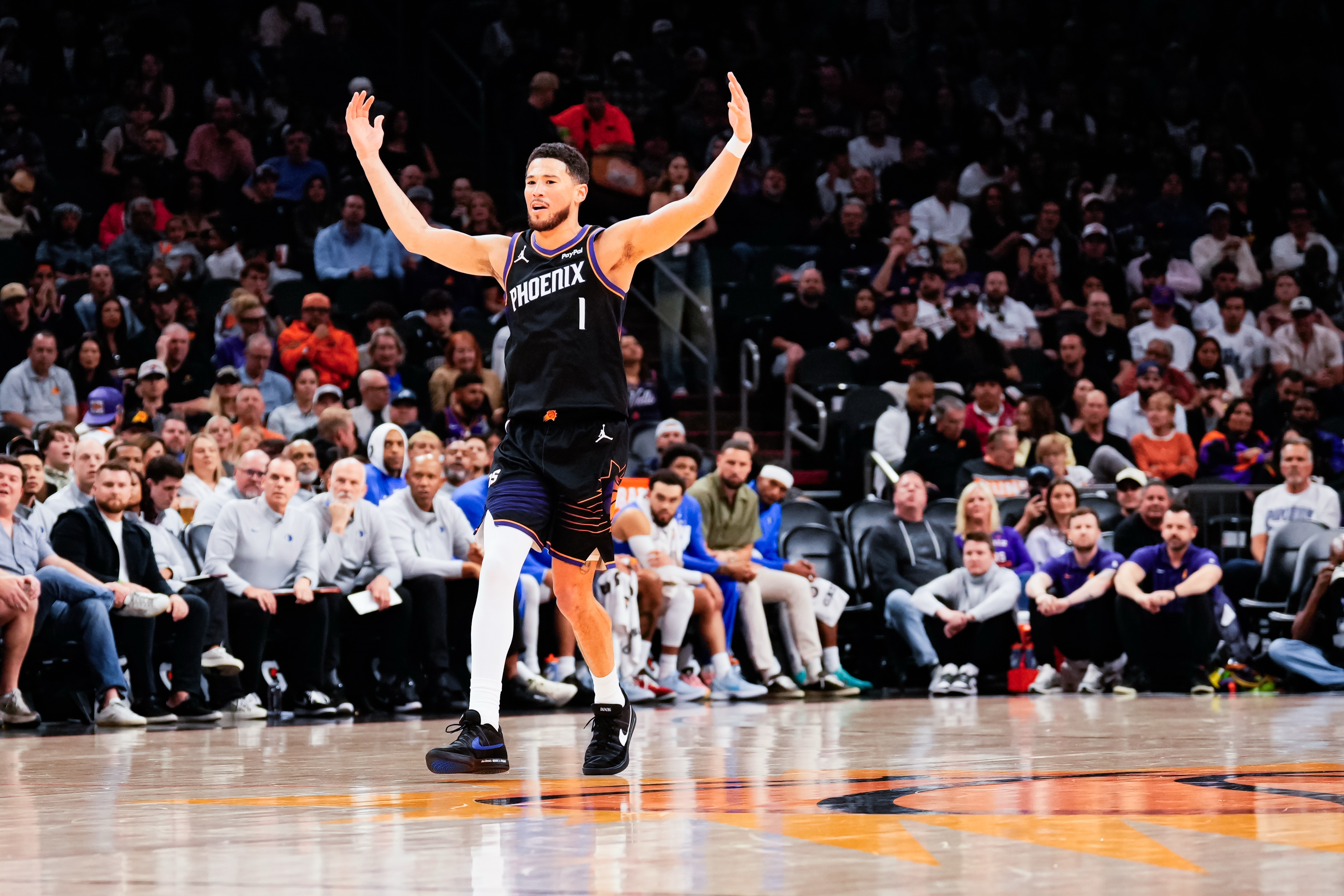 乐鱼体育登陆网页-杰伦·格林：对手的注意力都在布克那里 我们全队就有了大量机会