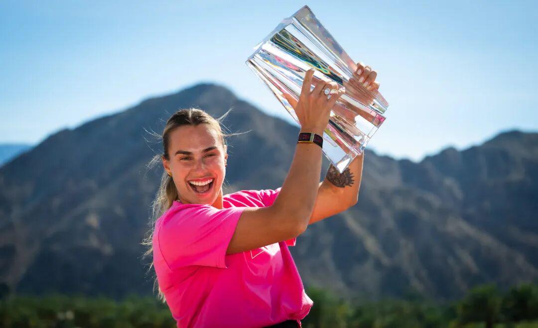 leyusports-网球天堂没错了！萨巴伦卡好事成双逆转莱巴金娜 辛纳集齐大师赛六项硬地冠军解锁新成就