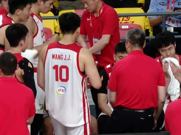 leyusports-男篮半场惜败fmp俱乐部！庞峥麟+2内齐爆，王俊杰全面，小崔低迷|崔永元|中国男篮|徐昕|篮板|杜锋_新浪体育_新浪新闻